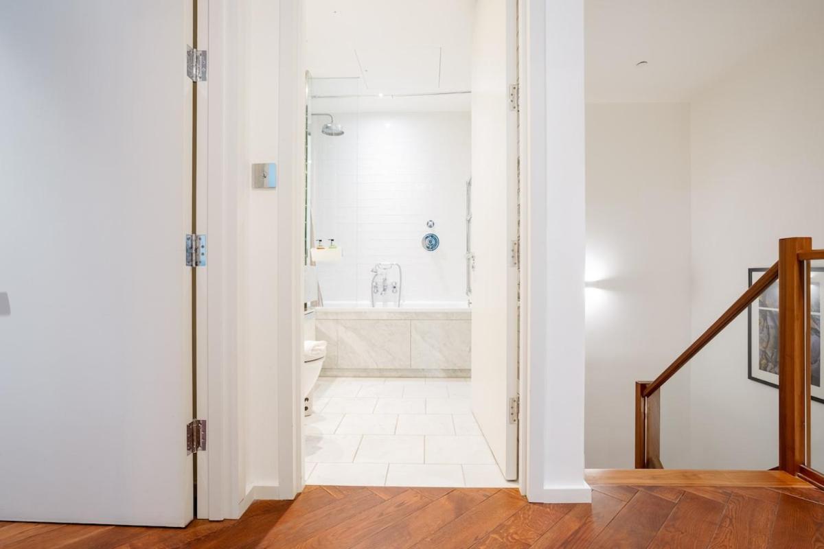Luxury 2brs Maisonette Near Battersea Power * London