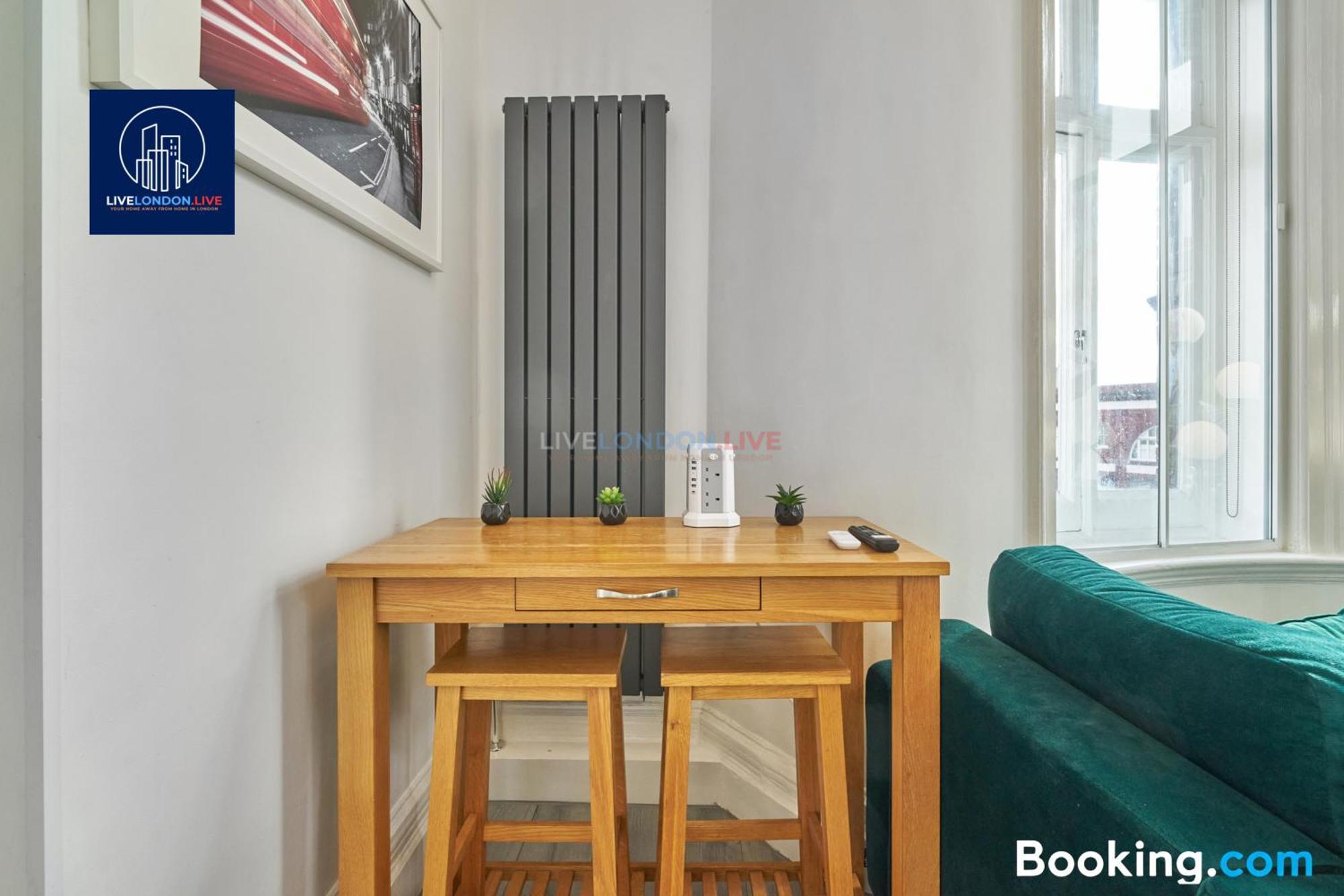Last-minute Escape L Sleeps Up To 4 Guests L One-bedroom With King Bed And High Ceilings Near Camden By Live Short Lets & Serviced *