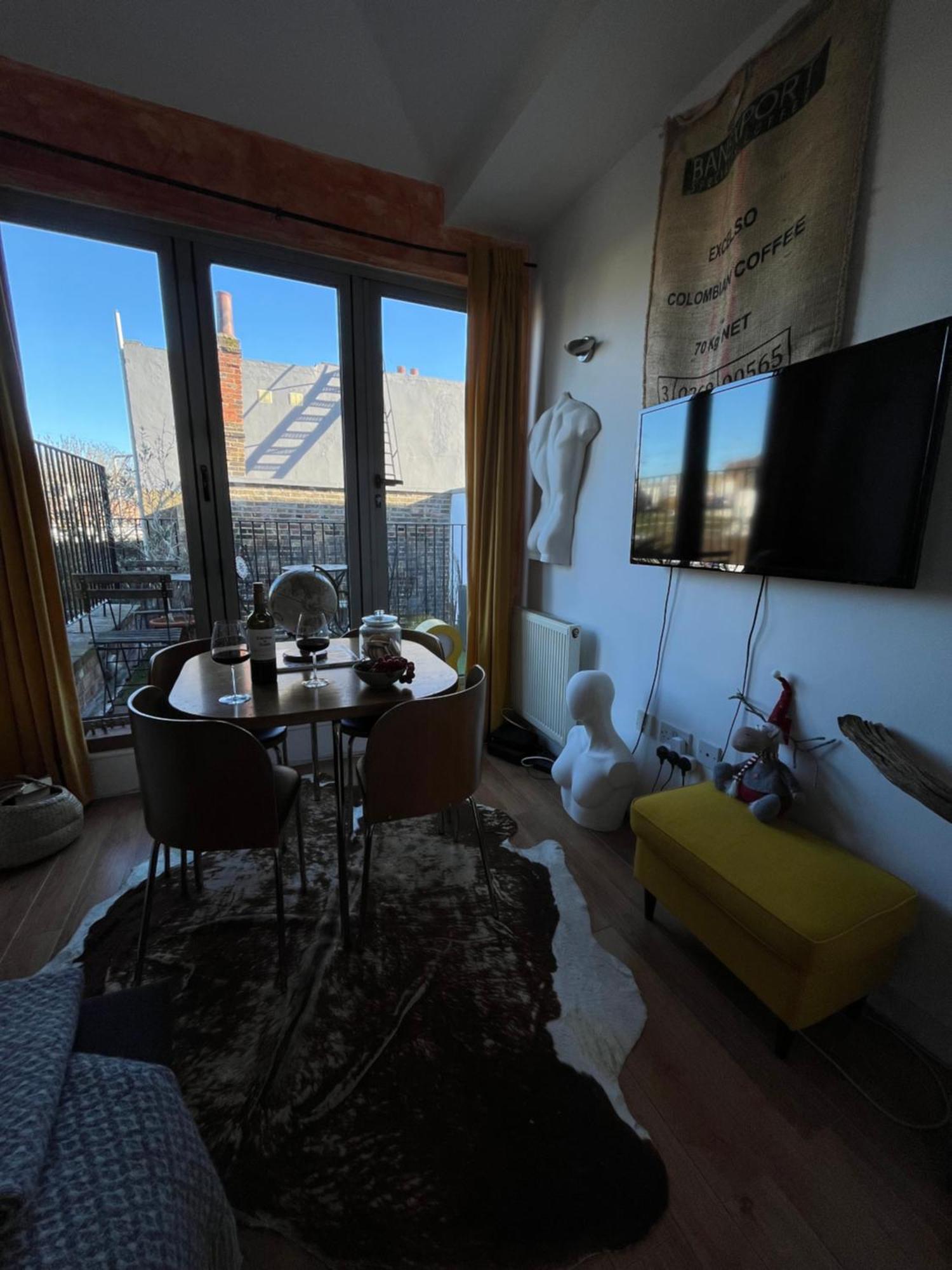 Cosy Camden 1 Bedroom Terrace Apartment London