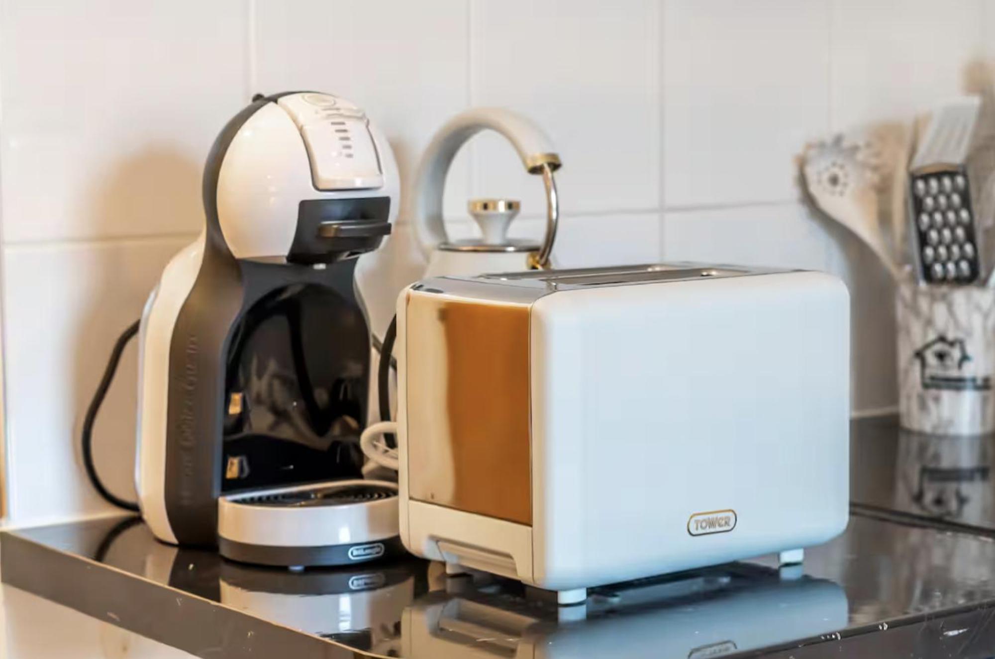 Apartment Urban Elegance Luxury Living With Kitchenette London
