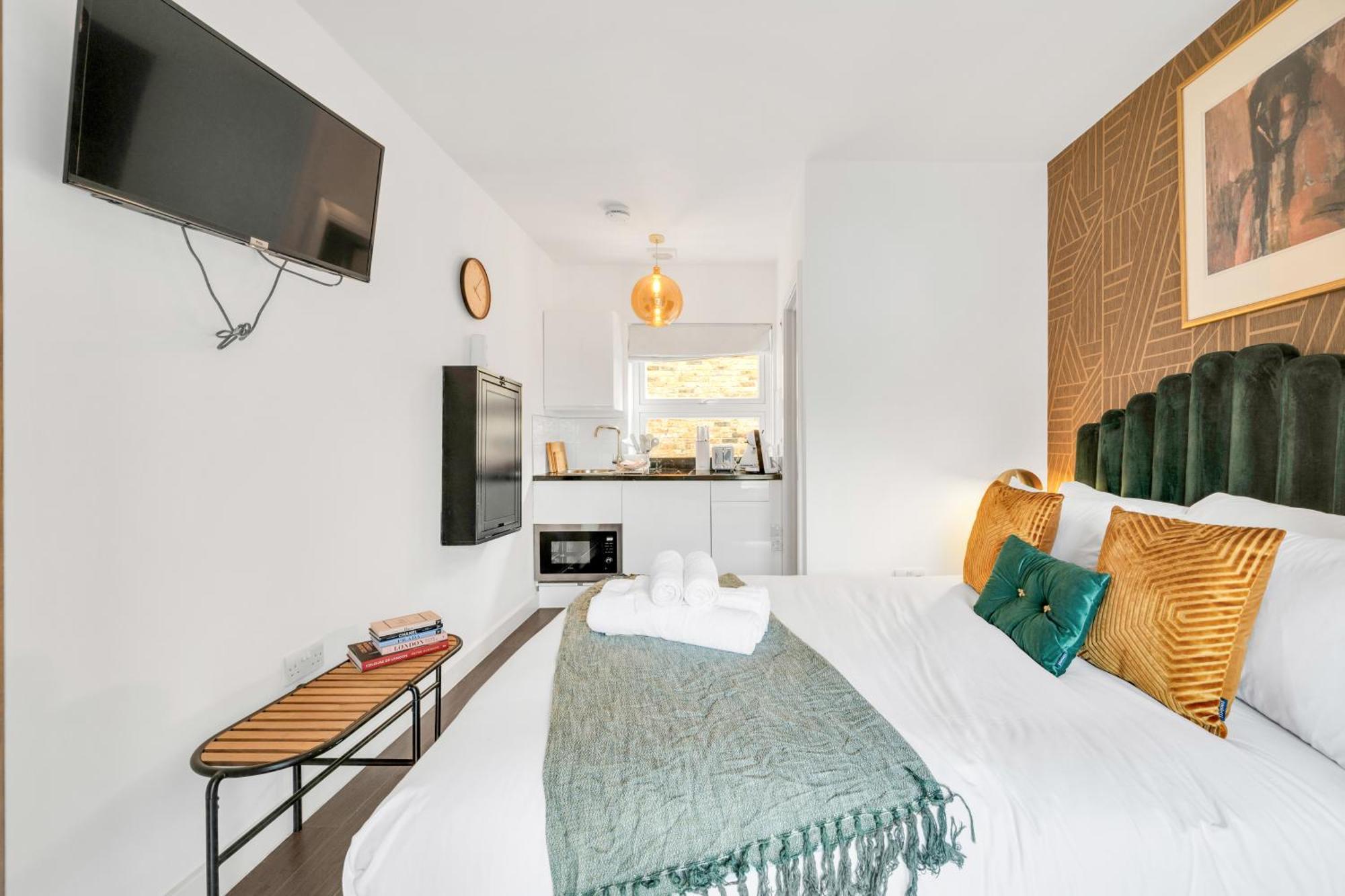 Urban Elegance Luxury Living With Kitchenette *