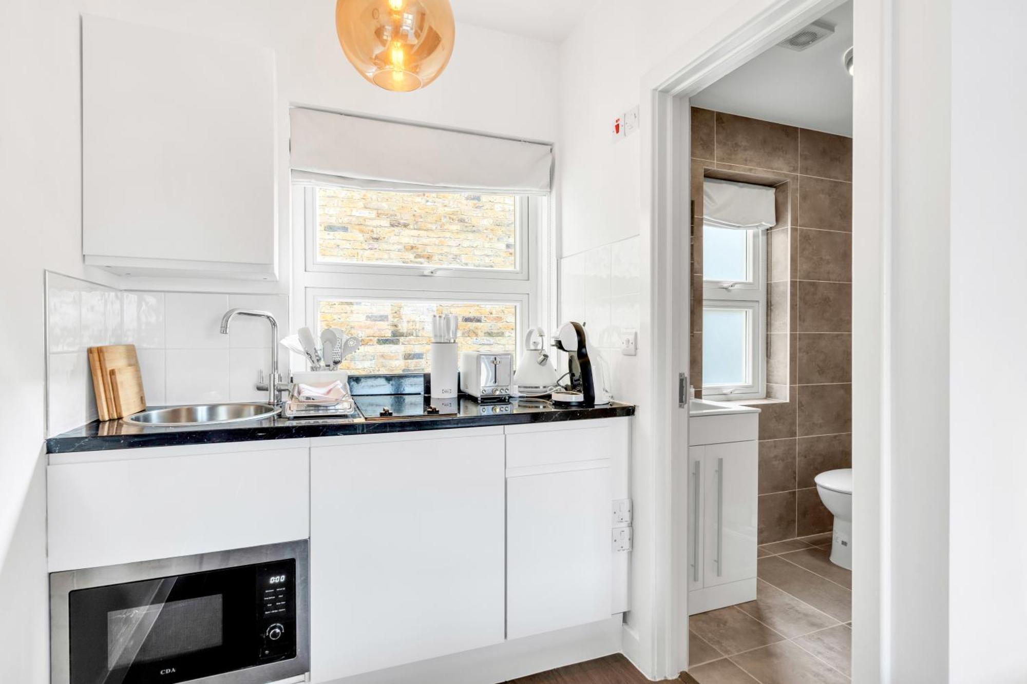 Urban Elegance Luxury Living With Kitchenette Apartment