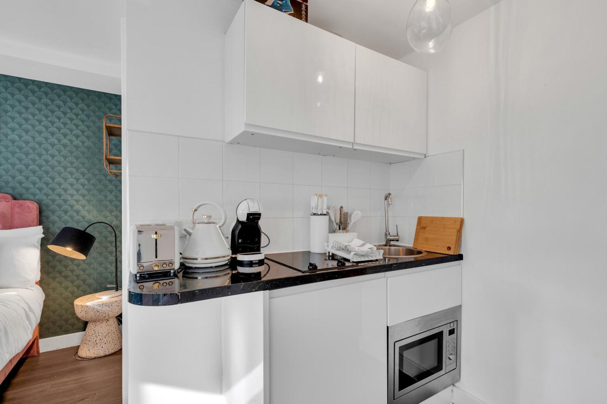 Urban Elegance Luxury Living With Kitchenette Apartment *