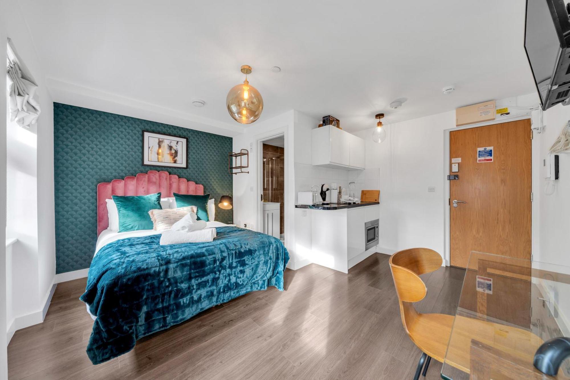 Urban Elegance Luxury Living With Kitchenette *