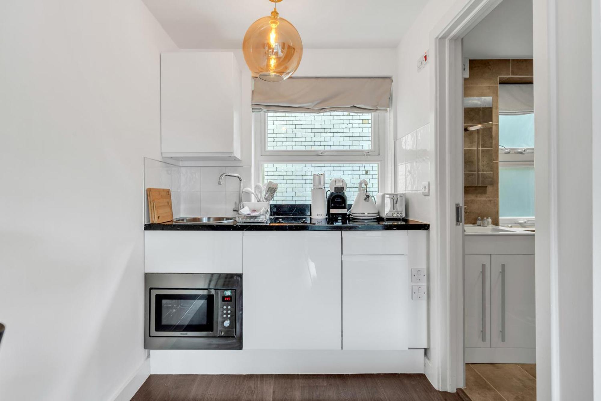 Urban Elegance Luxury Living With Kitchenette Apartment