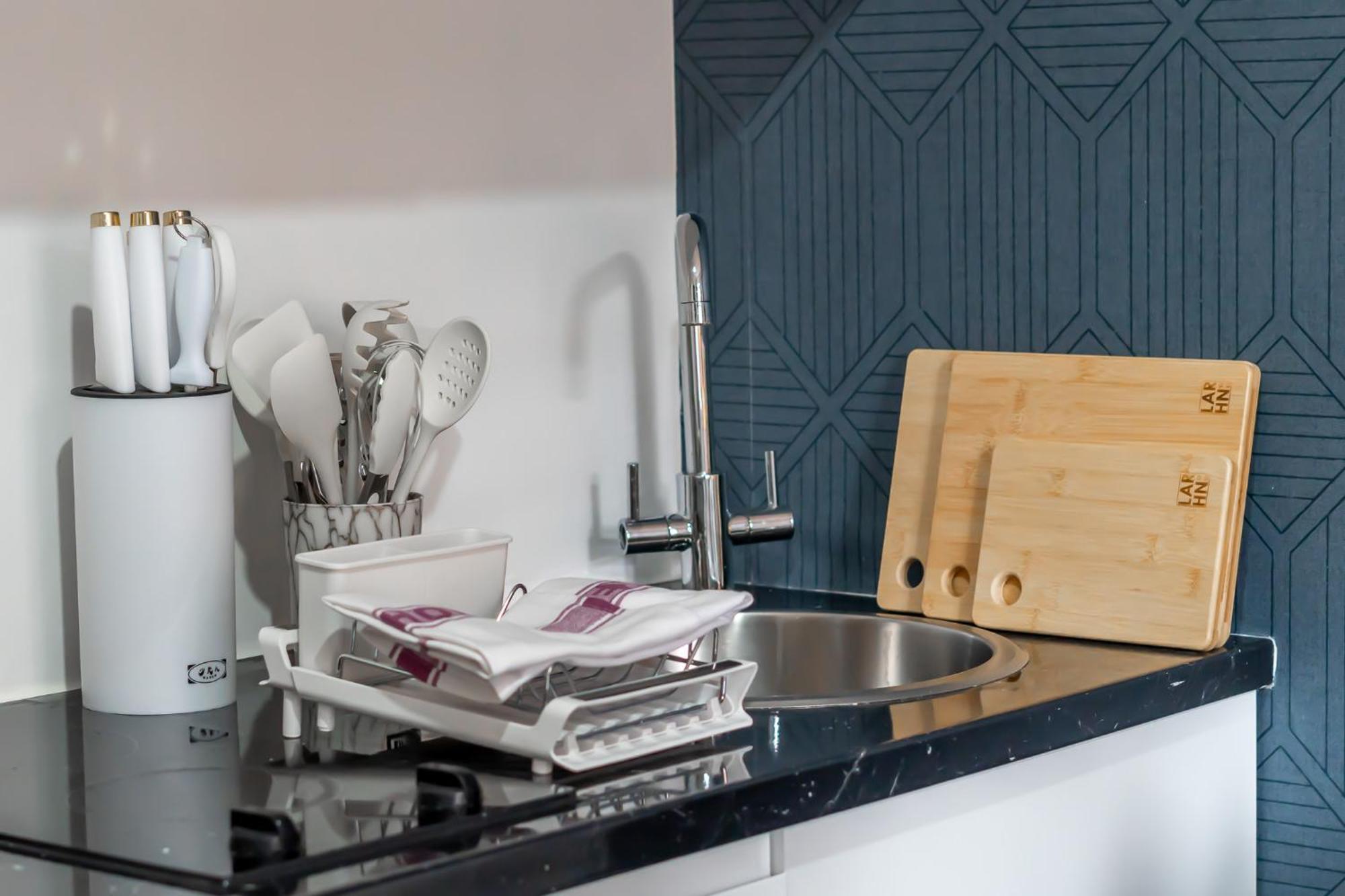 Apartment Urban Elegance Luxury Living With Kitchenette *