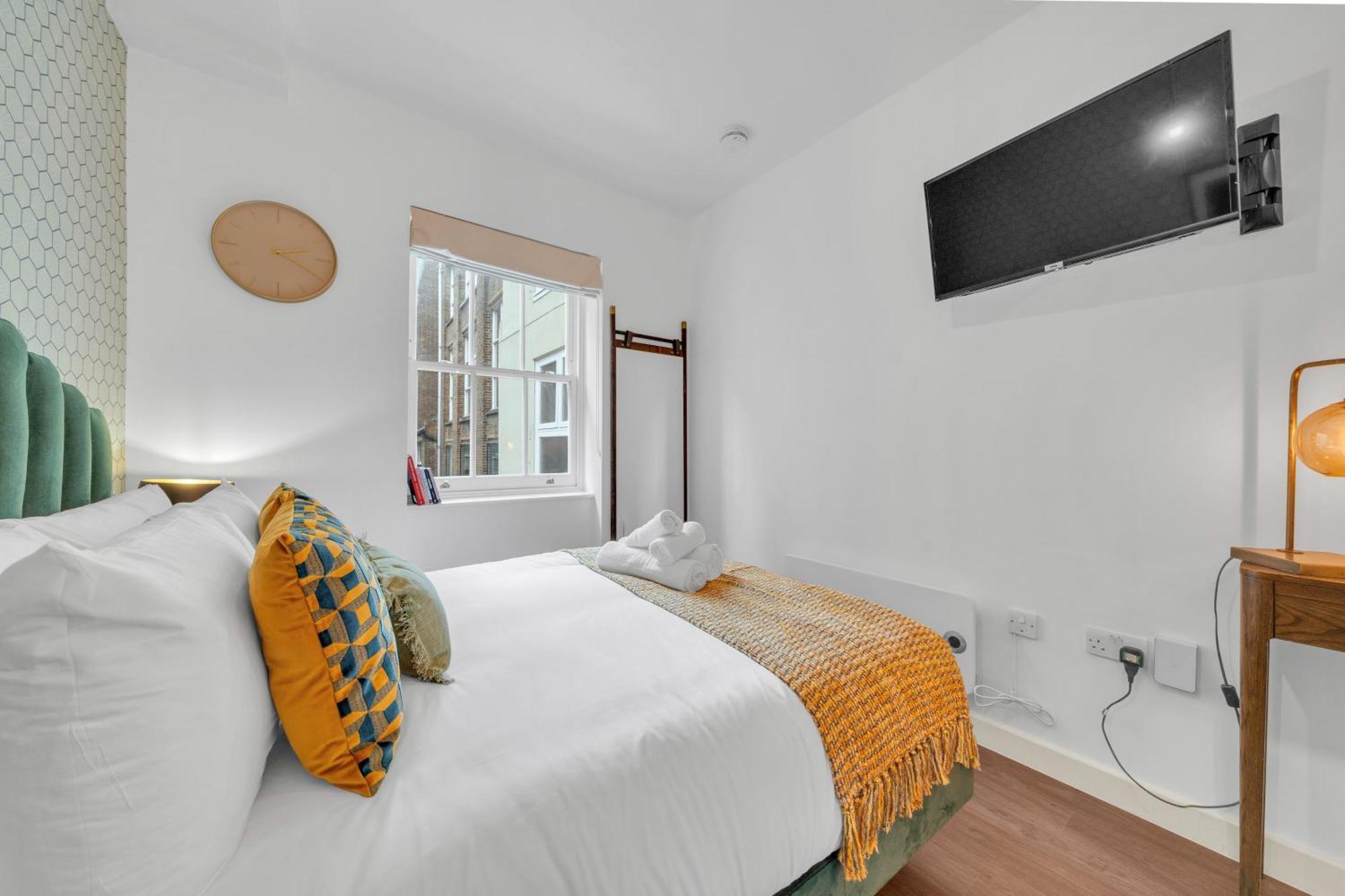 Urban Elegance Luxury Living With Kitchenette