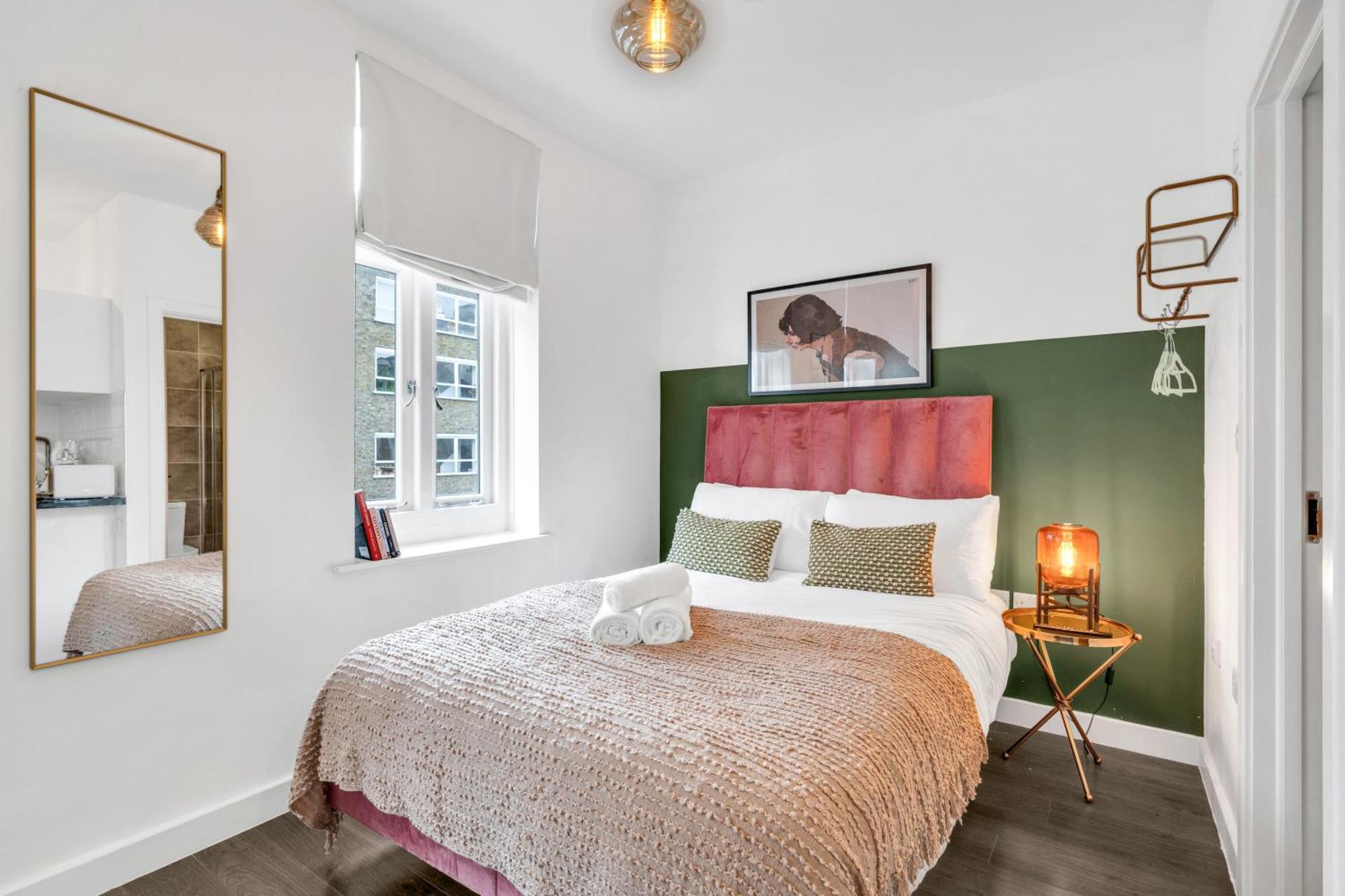 Urban Elegance Luxury Living With Kitchenette Apartment