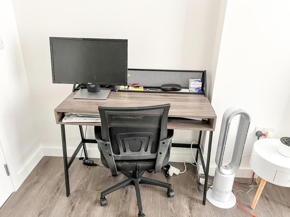 Kins Place, Beautiful 1 Bedroom Near Airport * London