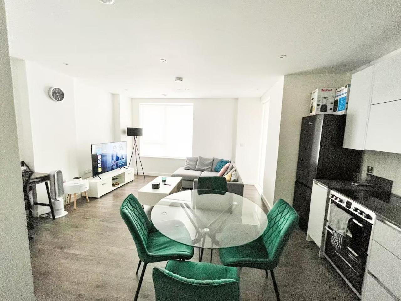 Apartment Kins Place, Beautiful 1 Bedroom Near Airport *