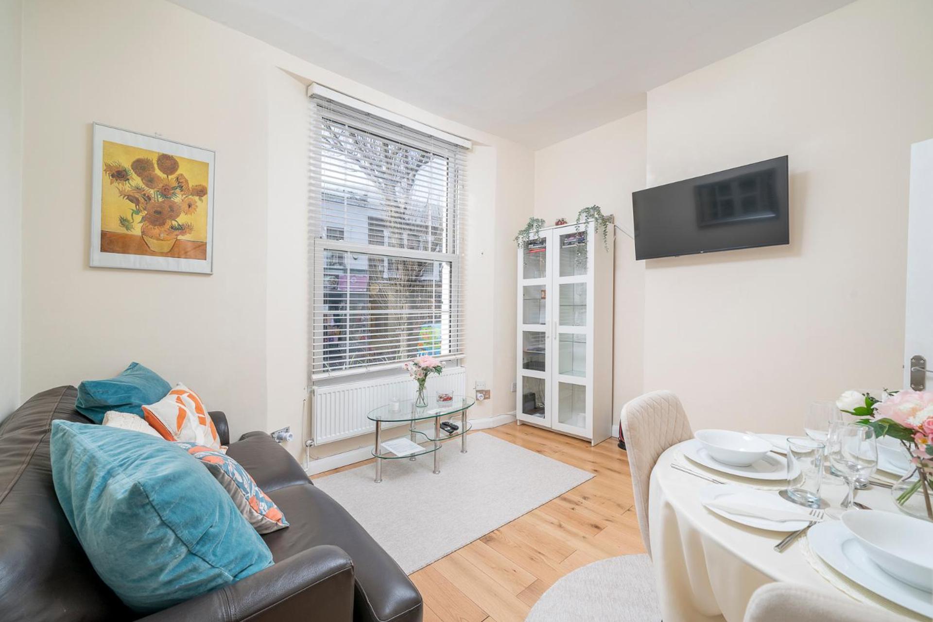 Notting Hill & Hyde Park, Prime Location, Cozy 2-3 Bed Apartment, Close To Kensington Palace & Oxford St,1 Minute To Tube