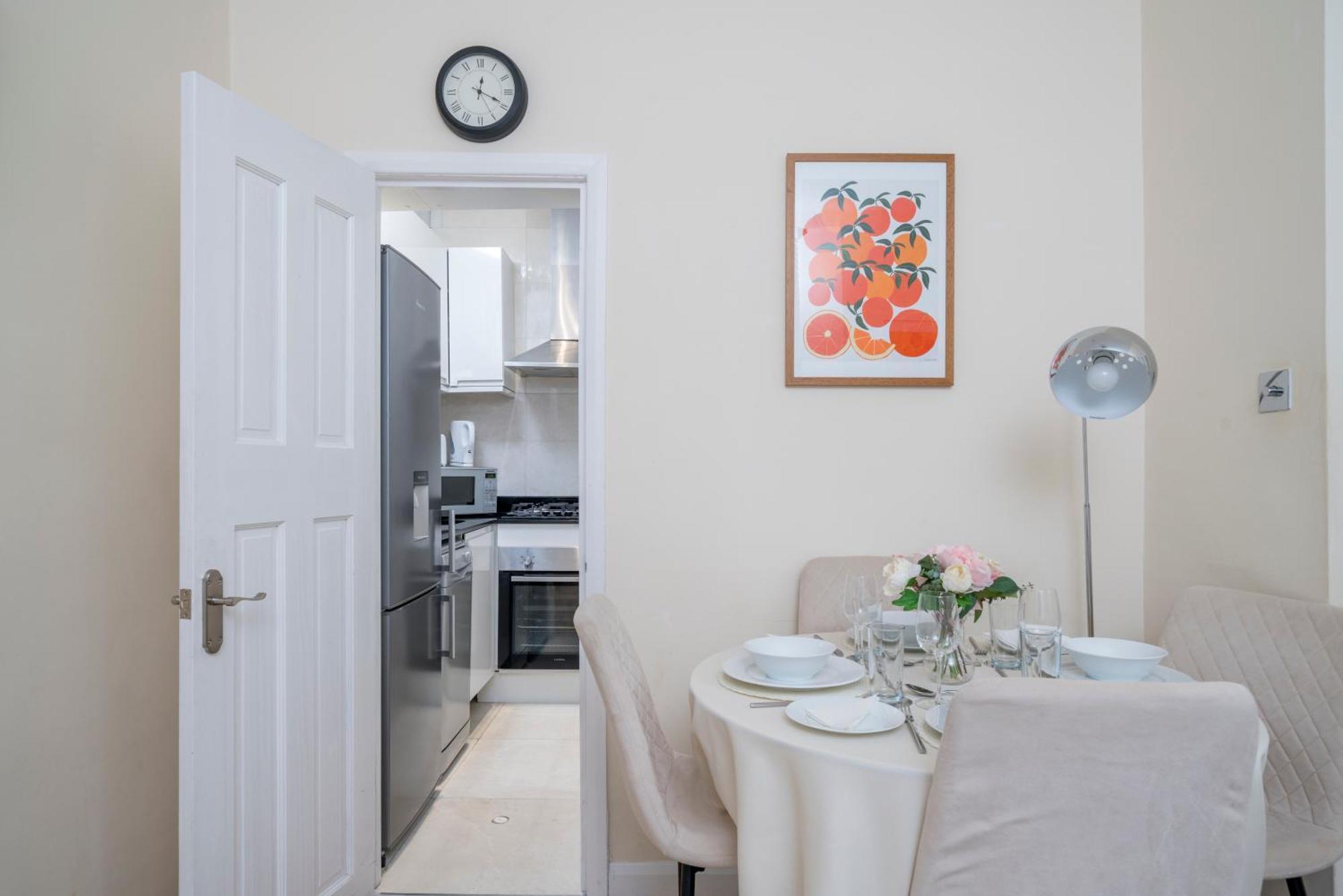 Notting Hill & Hyde Park, Prime Location, Cozy 2-3 Bed Apartment, Close To Kensington Palace & Oxford St,1 Minute To Tube