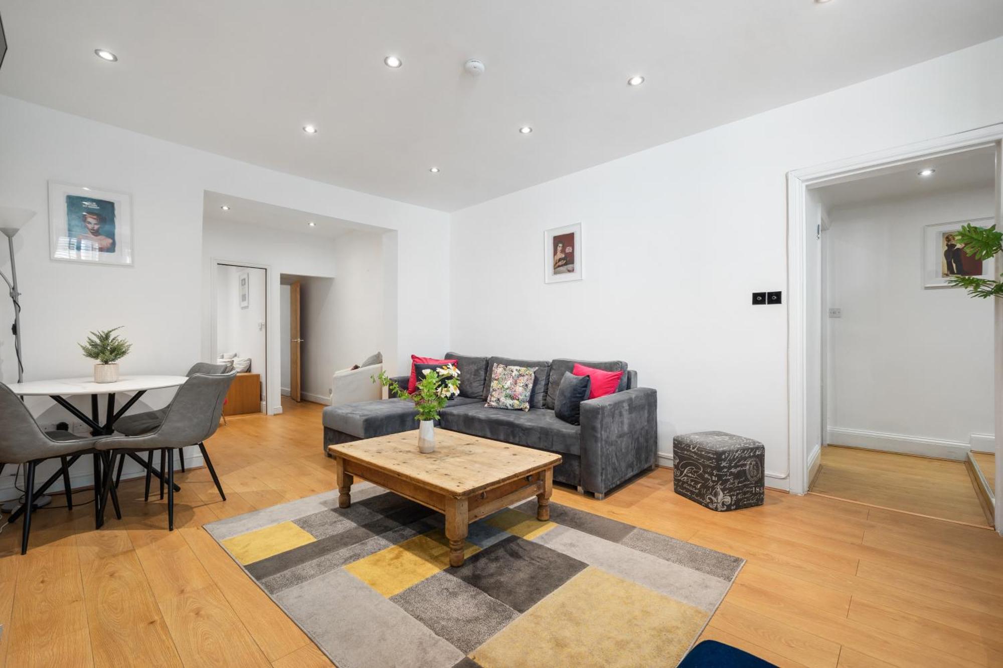Holland Park Flat, 2bed 2bath, Breakfast, Lgf London