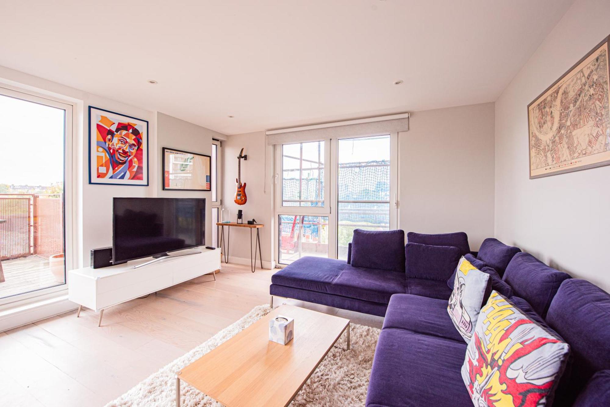 Modern 2 Bed Flat In Battersea Close To Transport