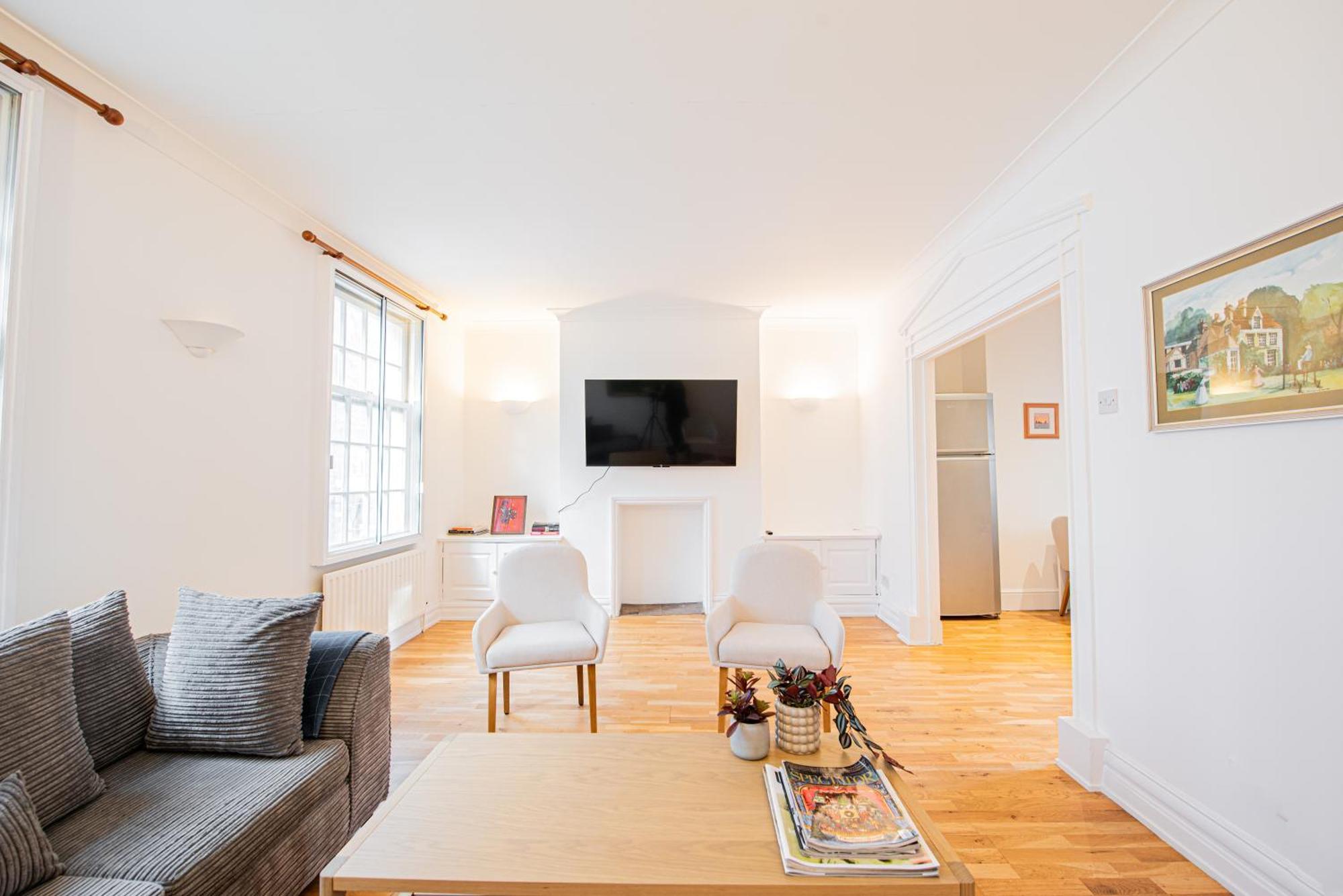 Stylish 3-bed In Prime Fulham Location Apartment *
