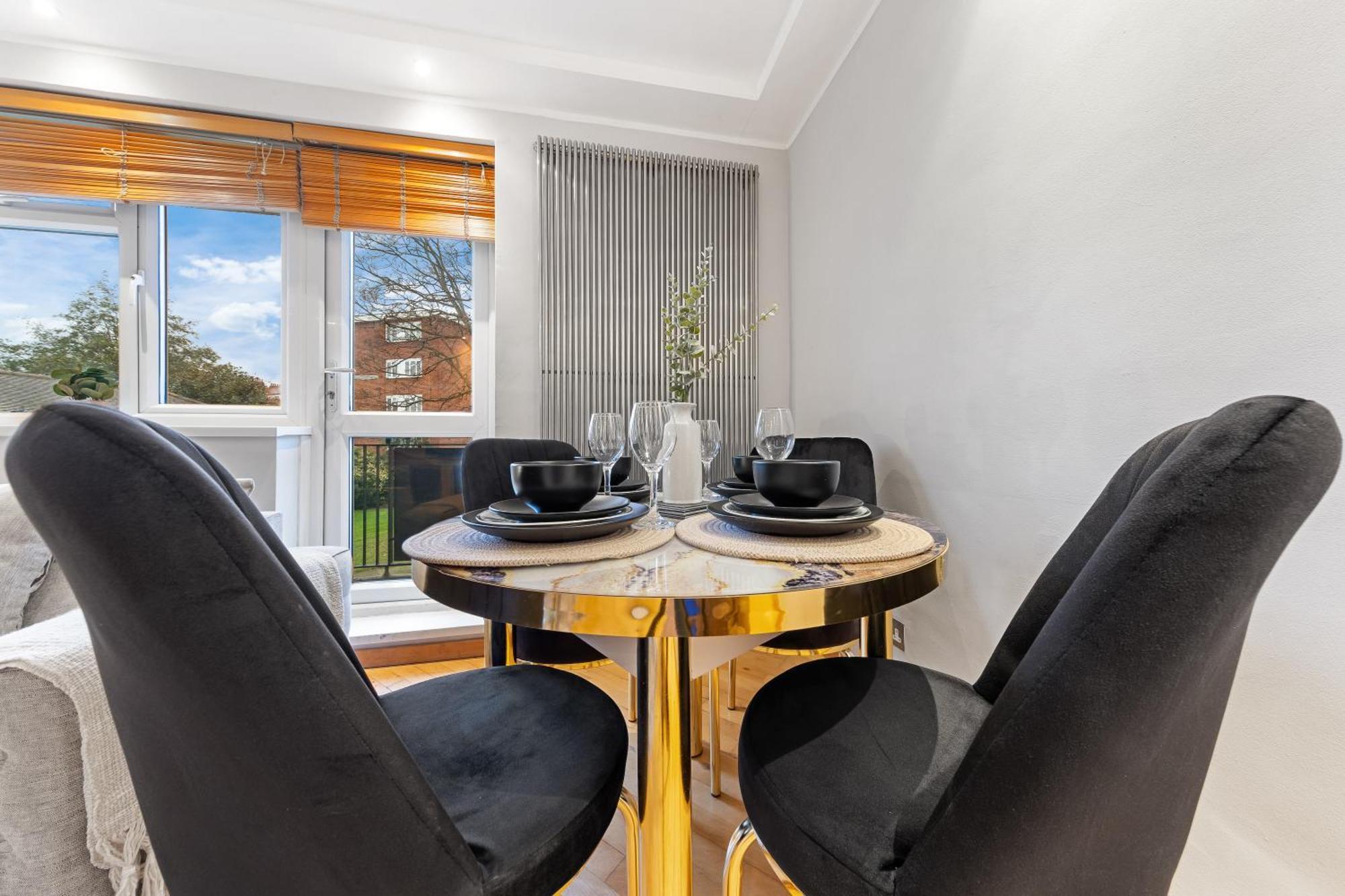 Apartment Elegant Retreat - Sleeps 6 - Close To Putney & Stamford Bridge *