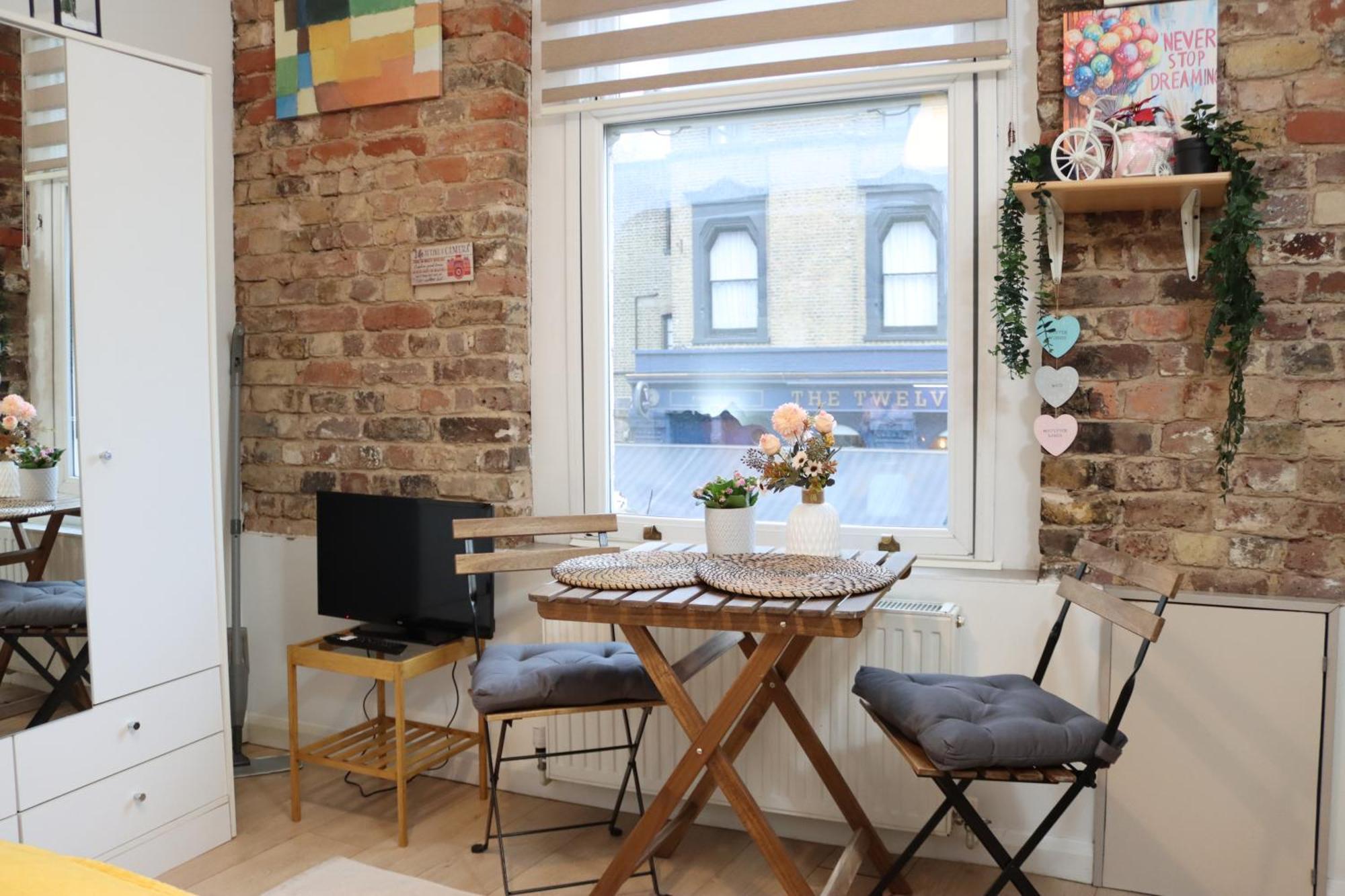 Stylish - Private Bathroom, 15mins To London! * Londen