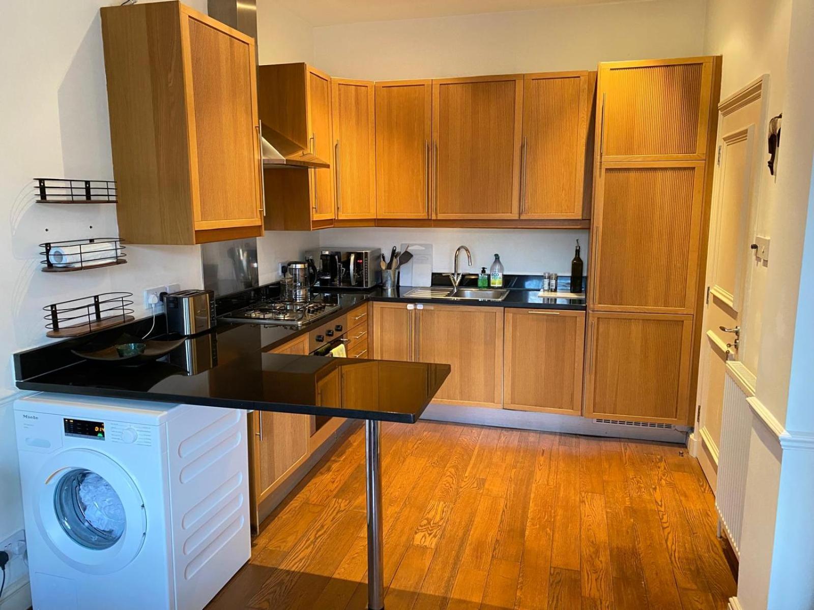Apartment Opposite Natural History Museum London