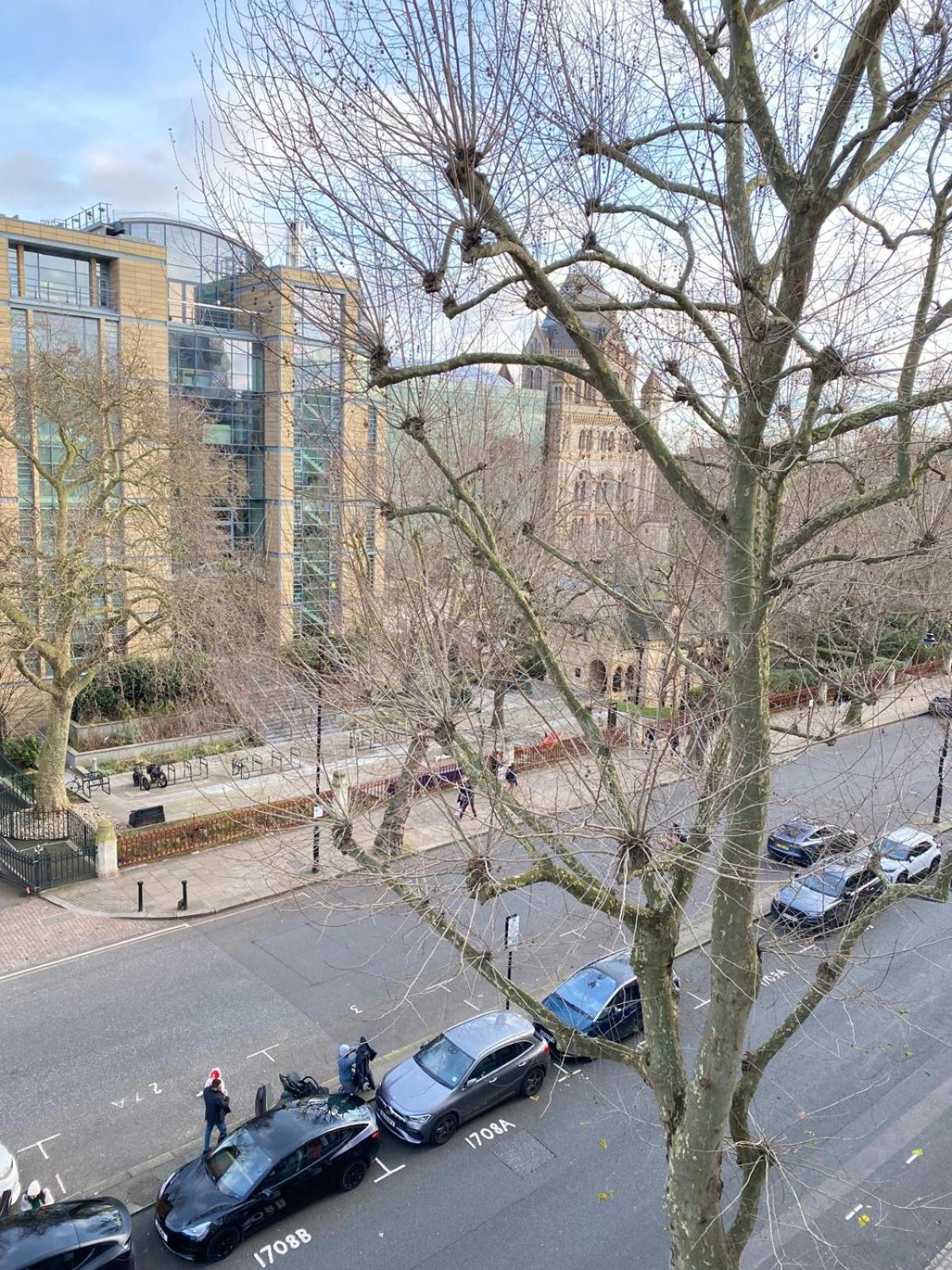 Opposite Natural History Museum Apartment