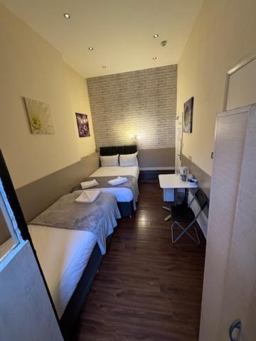 Hotel Tony's House 2*