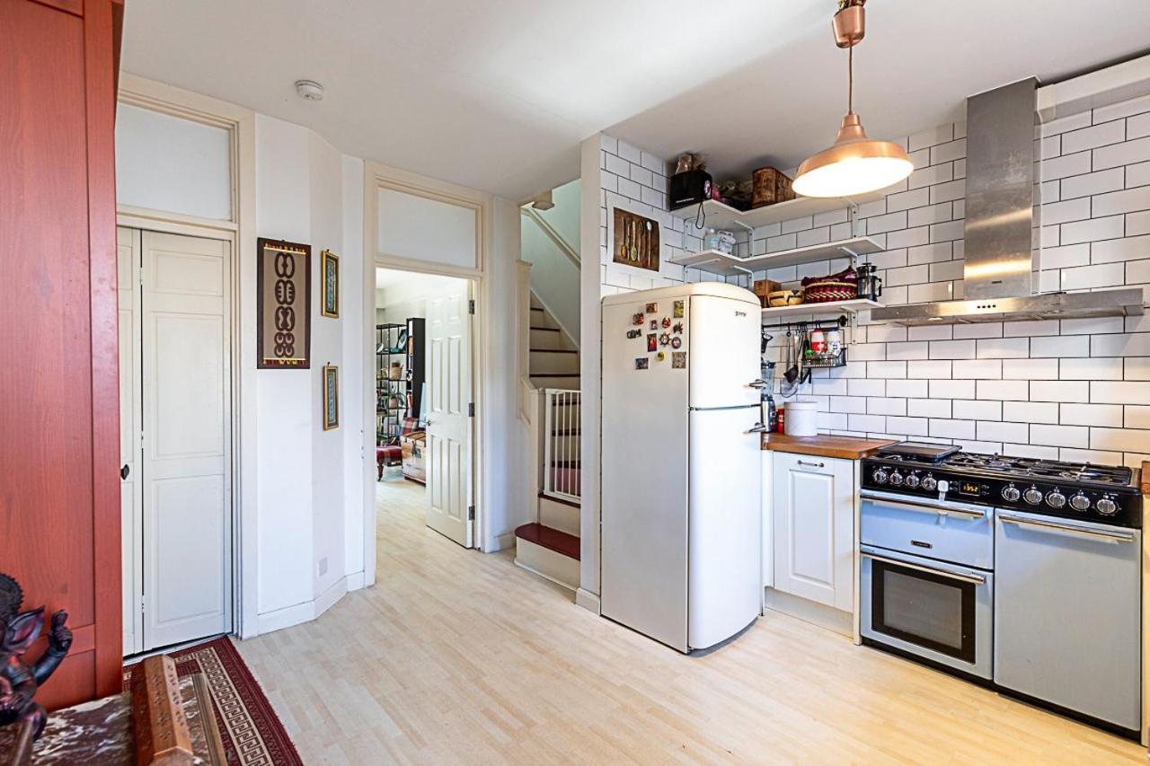 Stylish & Spacious 3-bed In Vibrant Bow Leilighet *