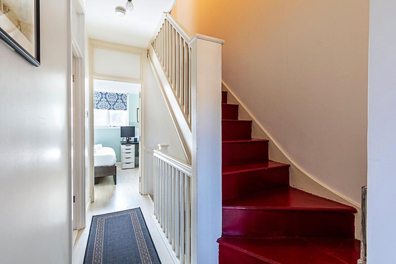 Stylish & Spacious 3-bed In Vibrant Bow Leilighet London