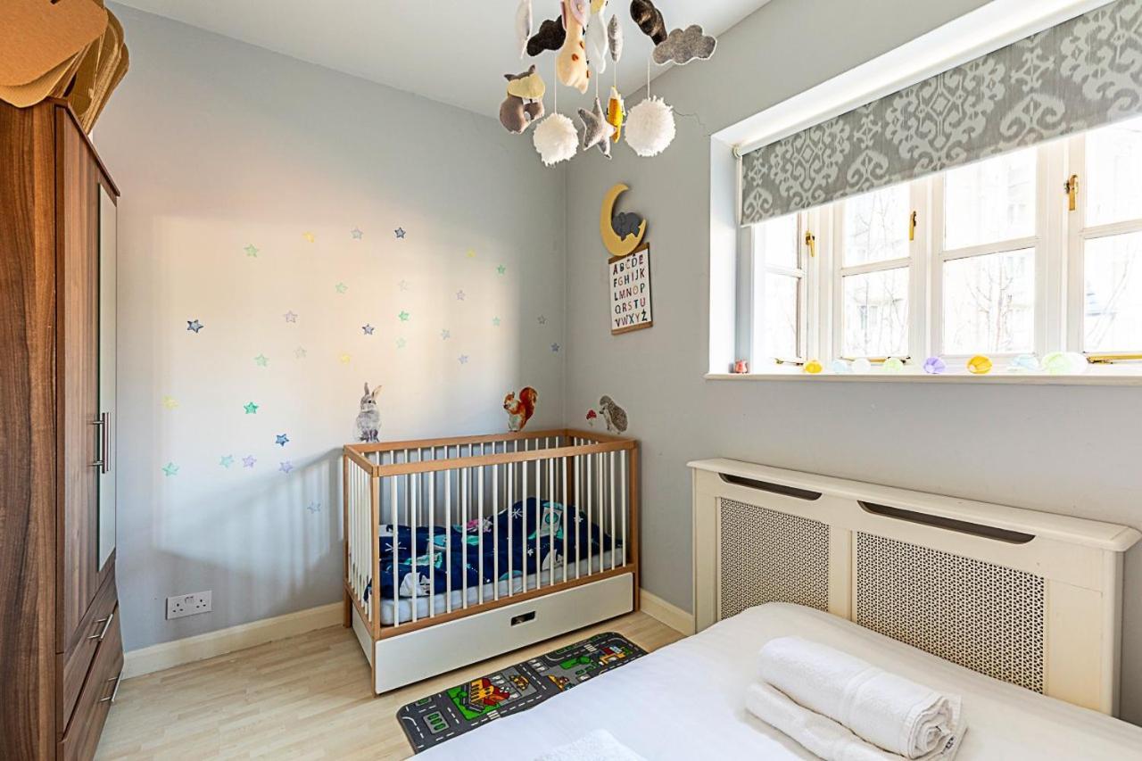 Stylish & Spacious 3-bed In Vibrant Bow Leilighet *