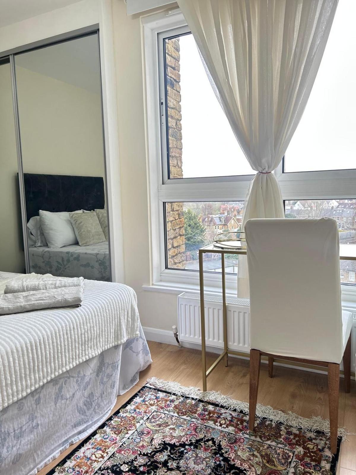 Barnes Flat, 2bed 2bath, Parking, Breakfast Apartment London
