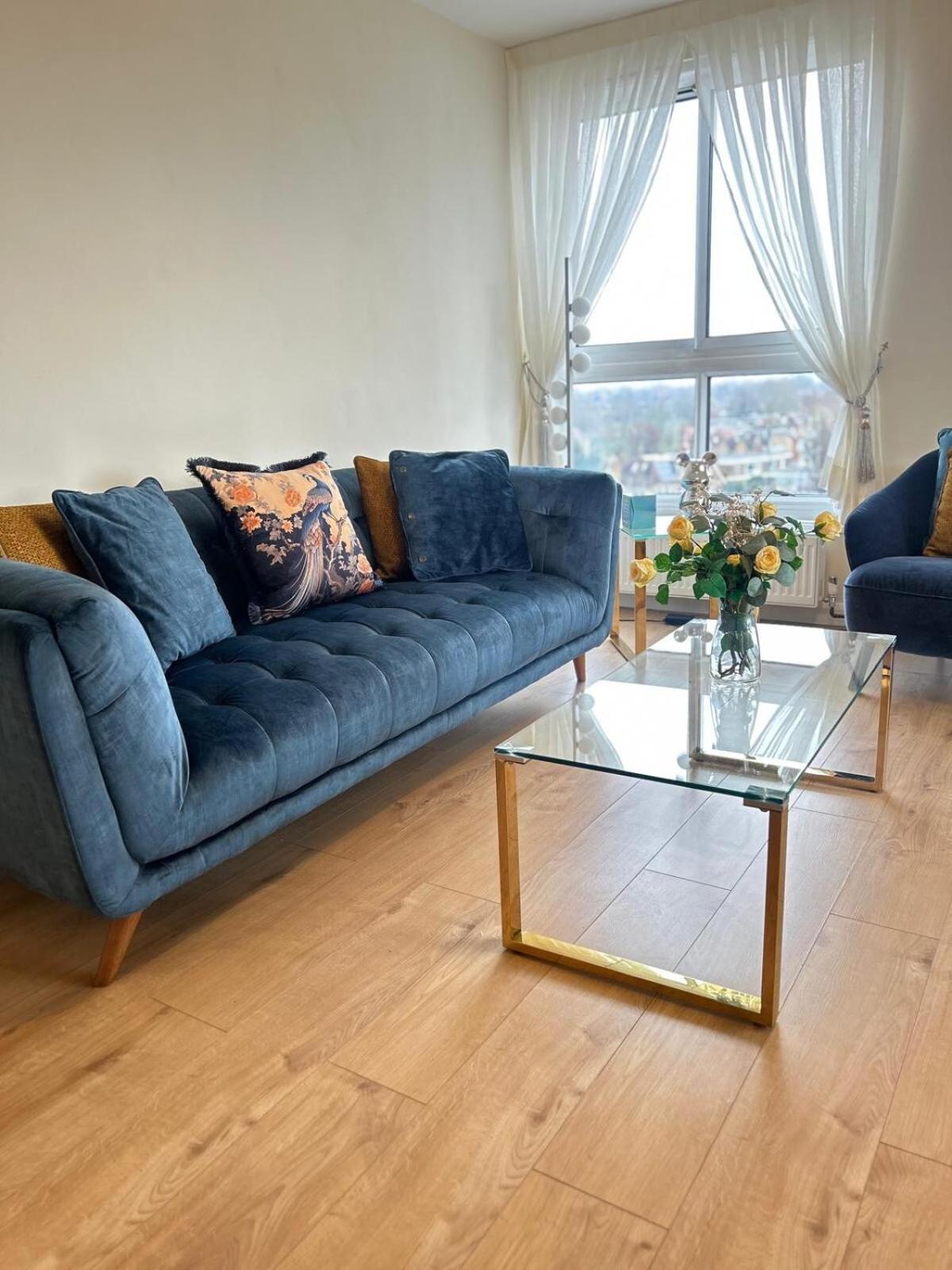 Barnes Flat, 2bed 2bath, Parking, Breakfast