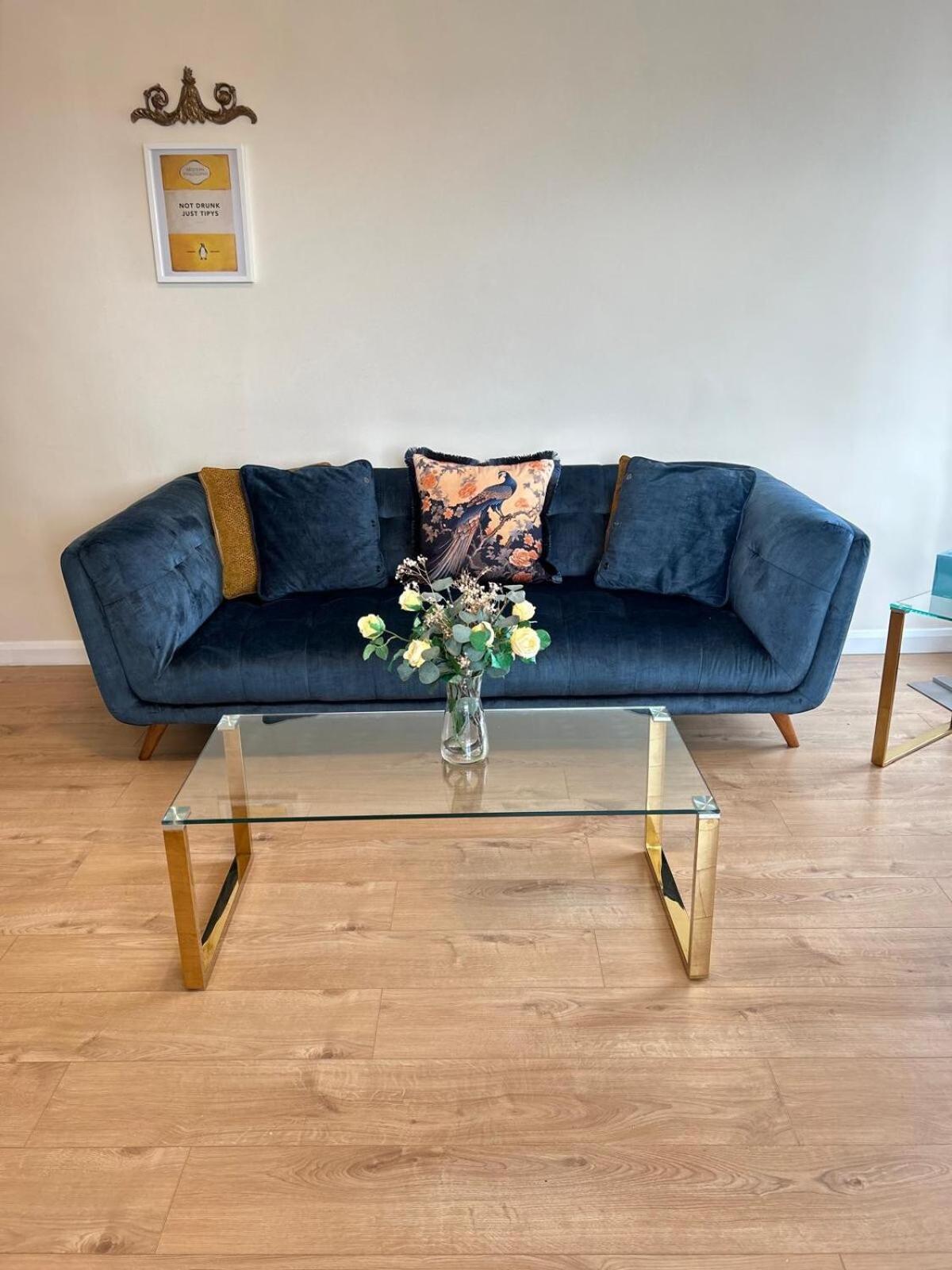 Apartment Barnes Flat, 2bed 2bath, Parking, Breakfast *