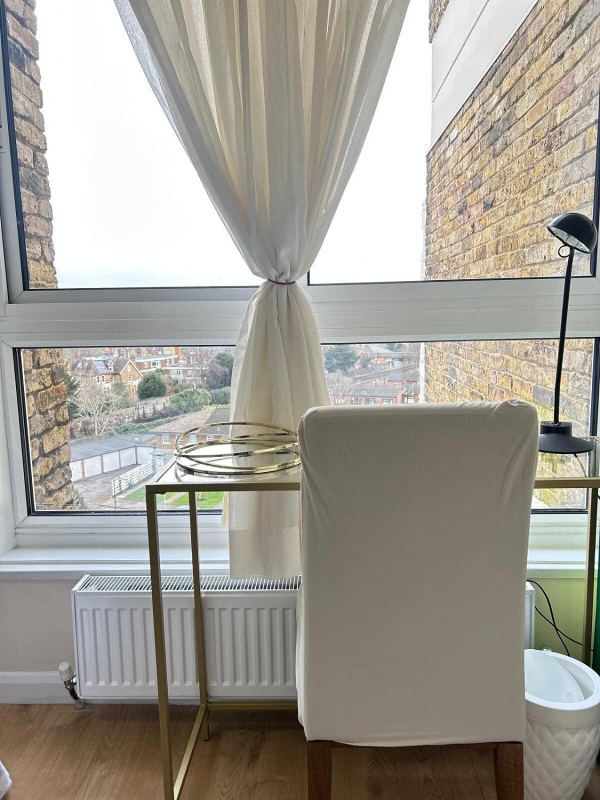 Barnes Flat, 2bed 2bath, Parking, Breakfast London