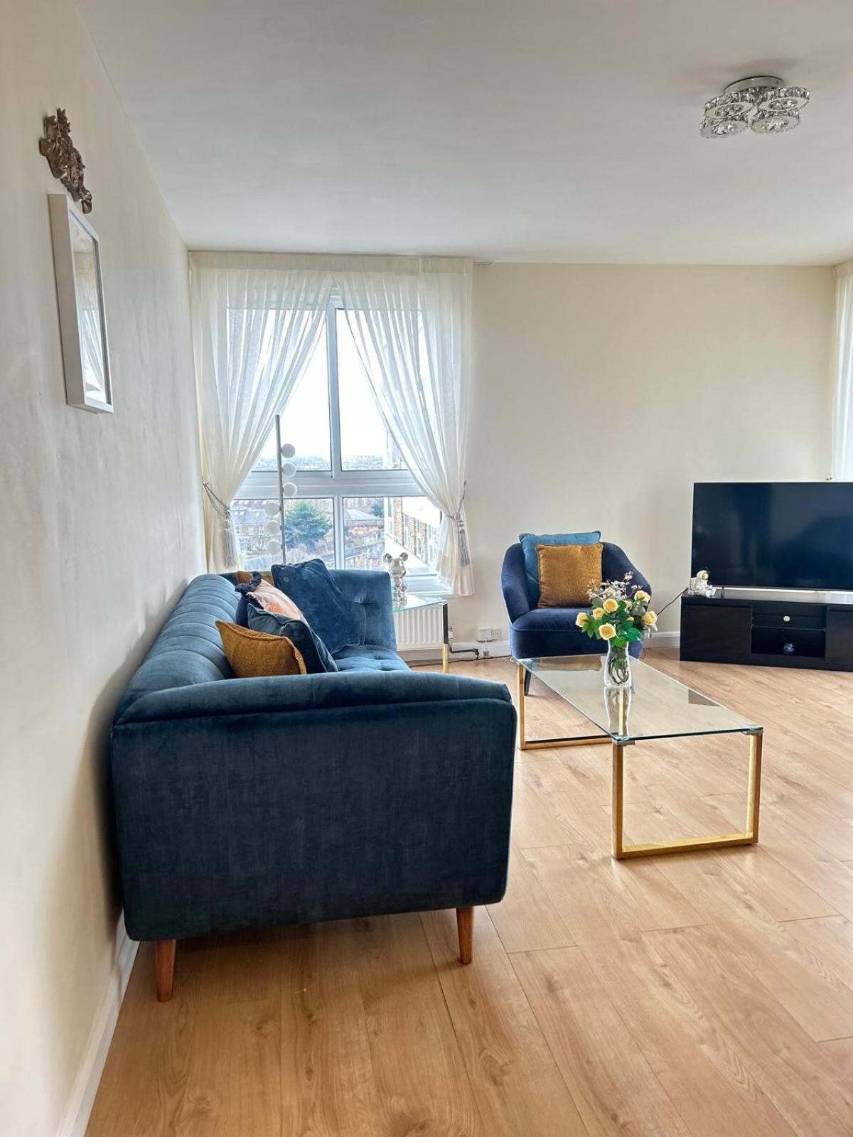 Apartment Barnes Flat, 2bed 2bath, Parking, Breakfast *