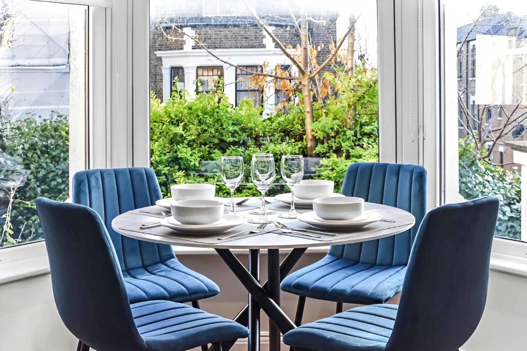 Sleek & Stylish Urban Escape-ideal For 3! * London