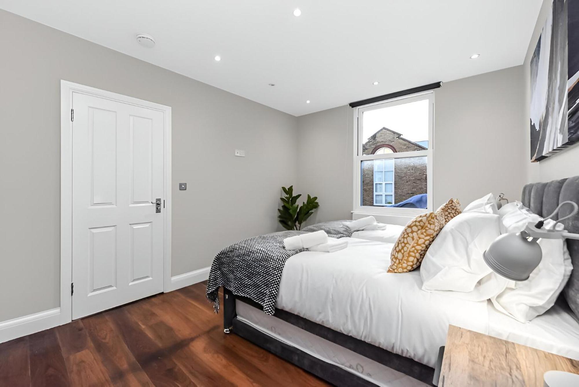 Sleek & Stylish Urban Escape-ideal For 3! Apartment
