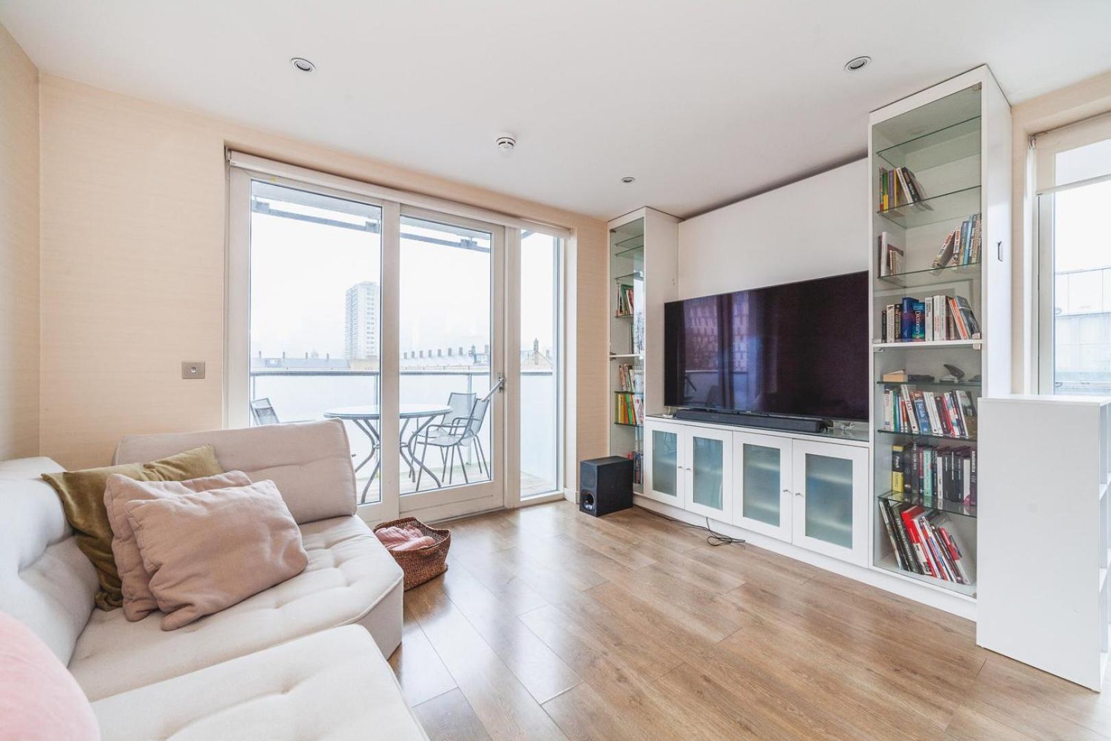 Cosy 2-bed Poplar Flat W/ Views Appartement *