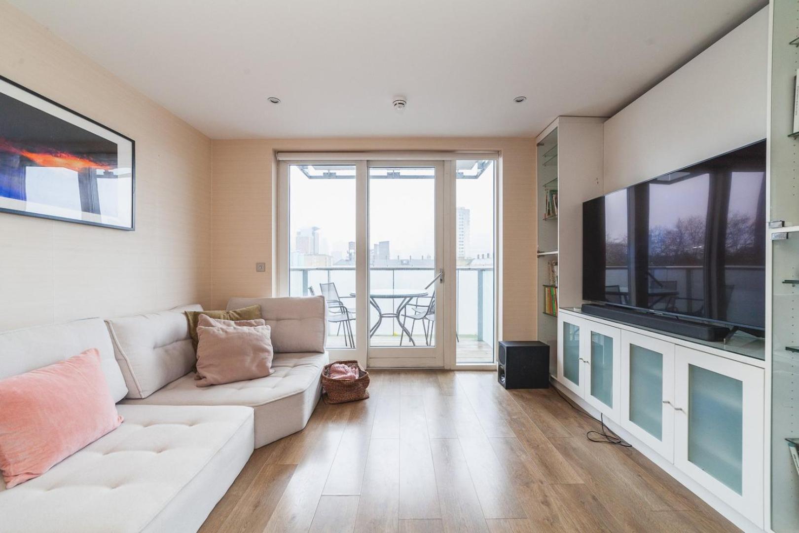 Cosy 2-bed Poplar Flat W/ Views * Londen