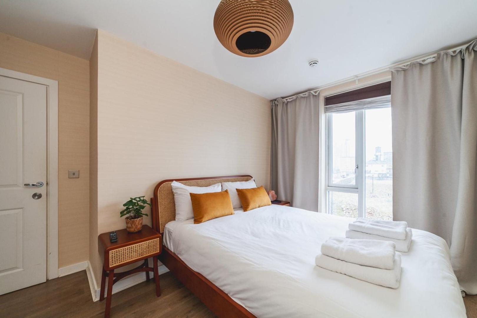 Cosy 2-bed Poplar Flat W/ Views Appartement