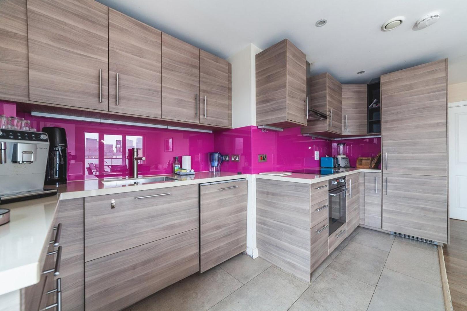 Appartement Cosy 2-bed Poplar Flat W/ Views Londen