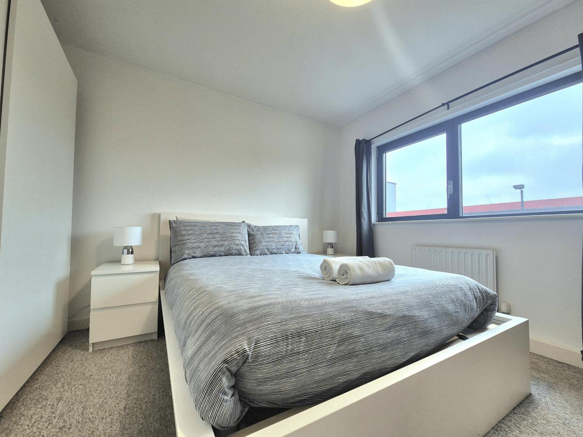 Apartment Spacious 1 Bedroom Apartment, Opposite The Metro Station, Very Location *