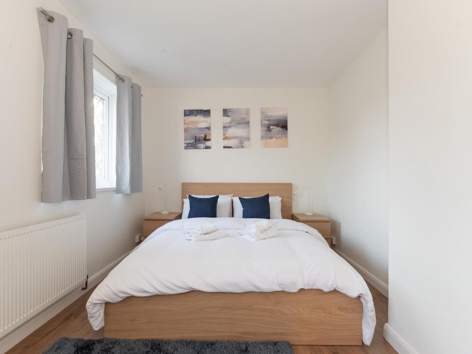Pass The Keys Bright Spacious 4br House Elizabeth Line London