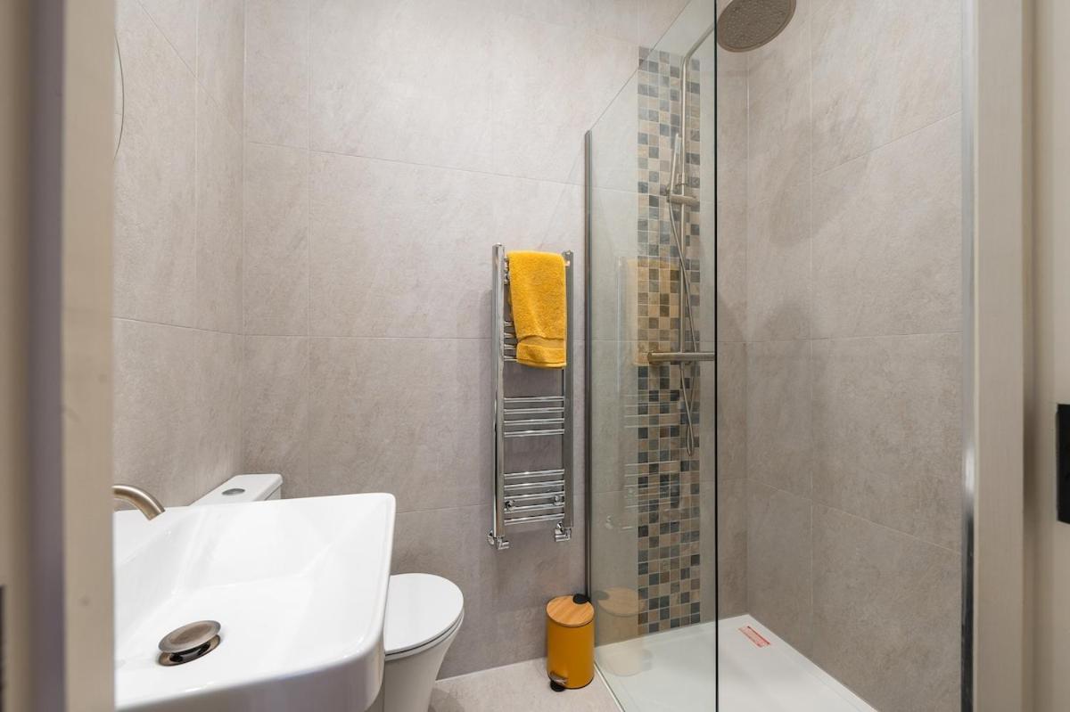 Stylish 3 Bedroom Mc14 * London