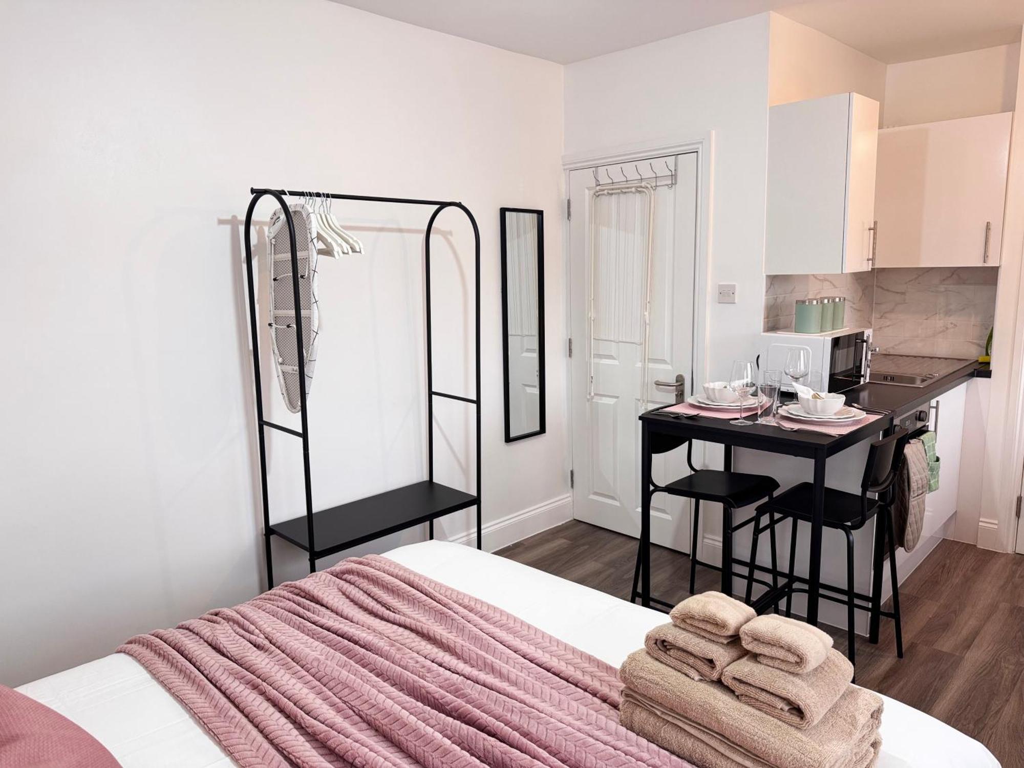 Great 30min To Apartment London