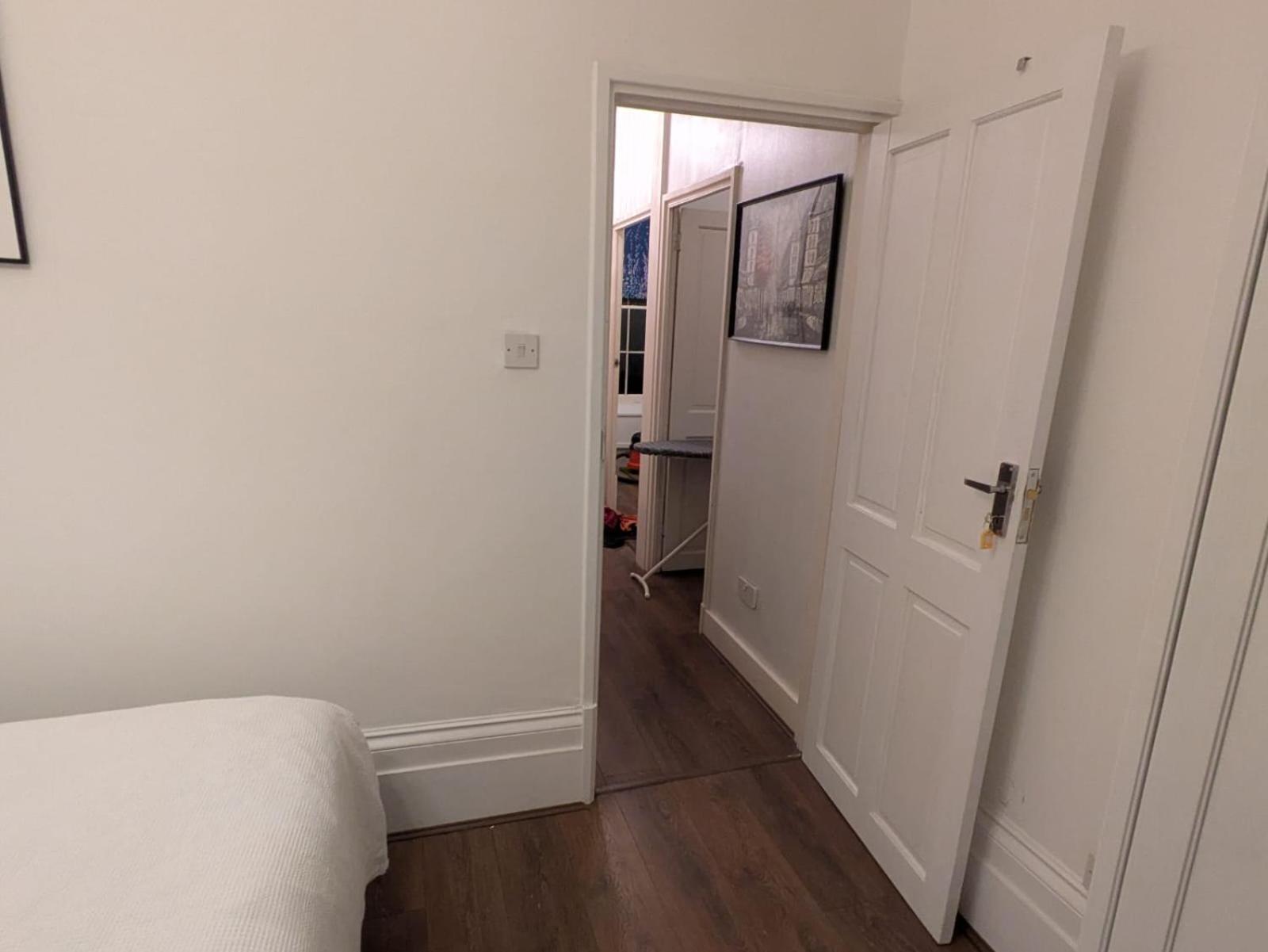 Guest house Hill House London