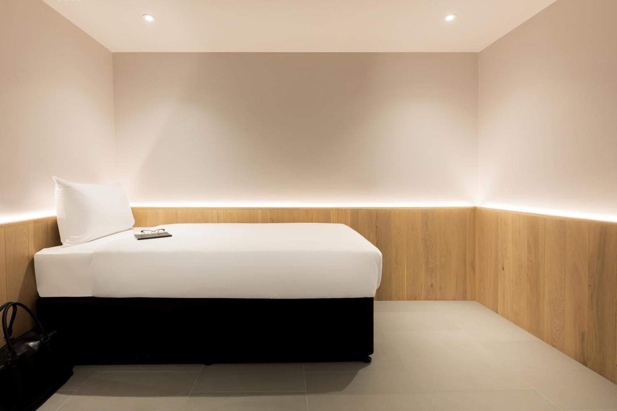Zedwell Underground Tottenham Court Rd 3* London