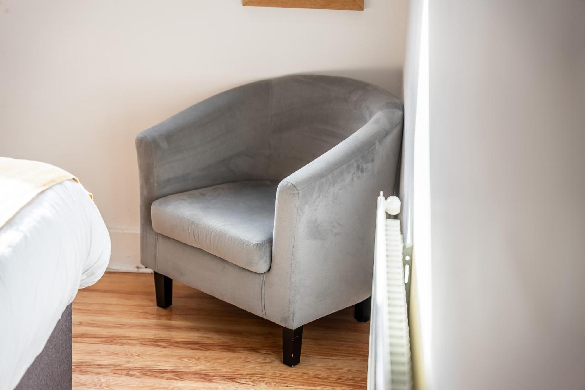Apartment Leo's Place In Mile End 2 Double Beds, 1 Bunk Bed, Max 6, Spacious, Ideal For Families