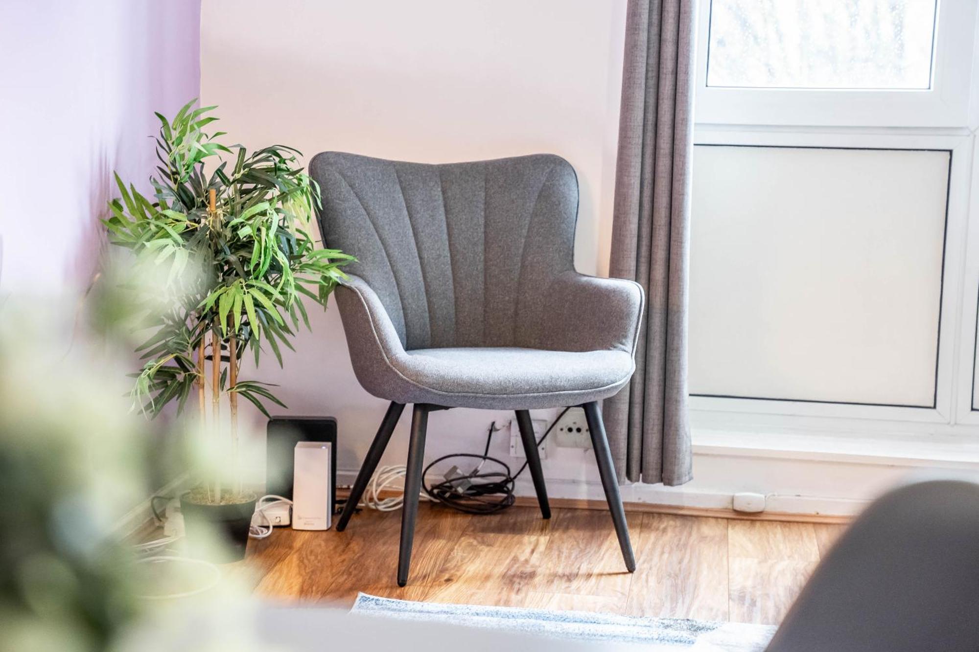 Apartment Leo's Place In Mile End 2 Double Beds, 1 Bunk Bed, Max 6, Spacious, Ideal For Families London