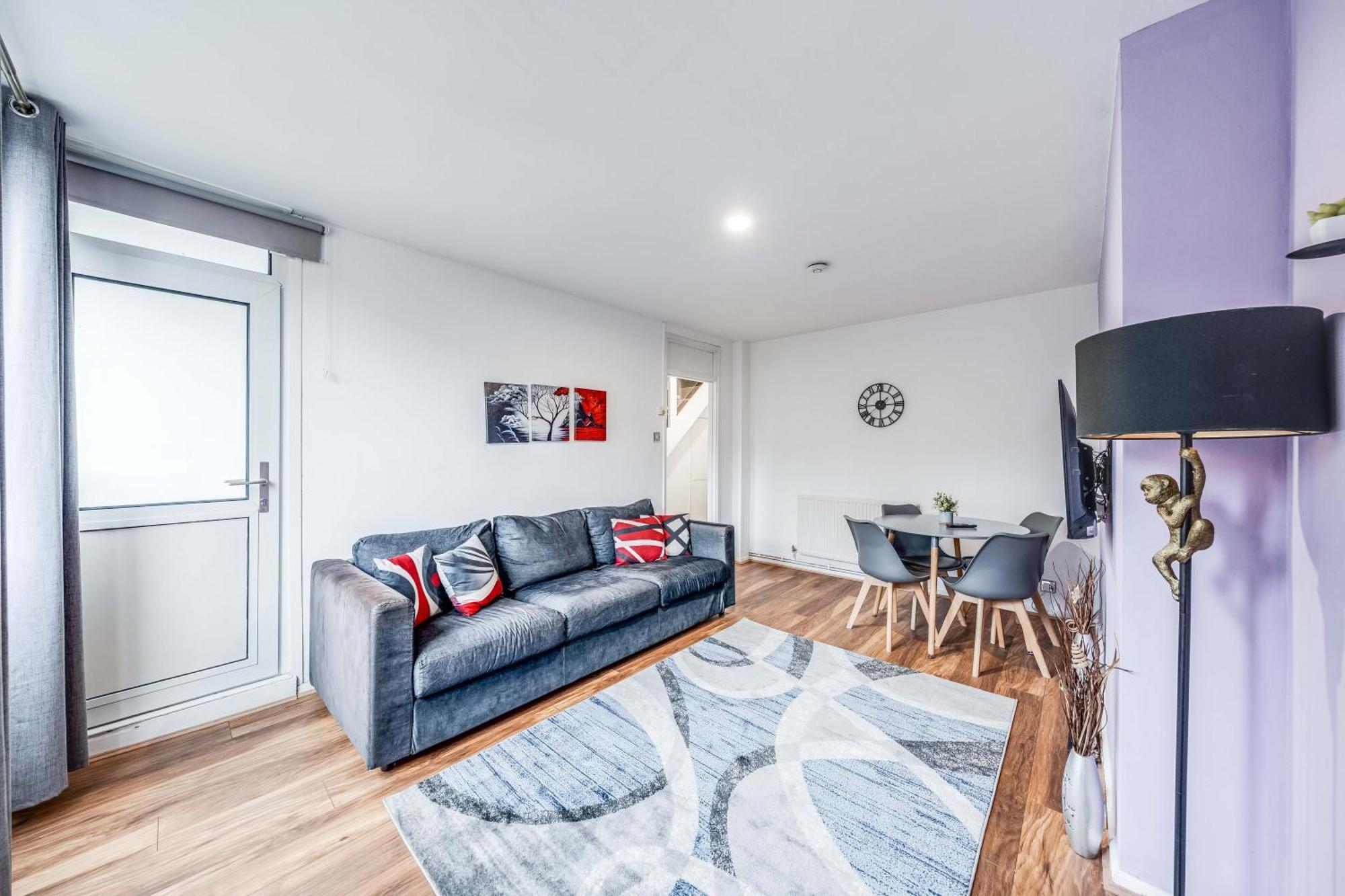Apartment Leo's Place In Mile End 2 Double Beds, 1 Bunk Bed, Max 6, Spacious, Ideal For Families *