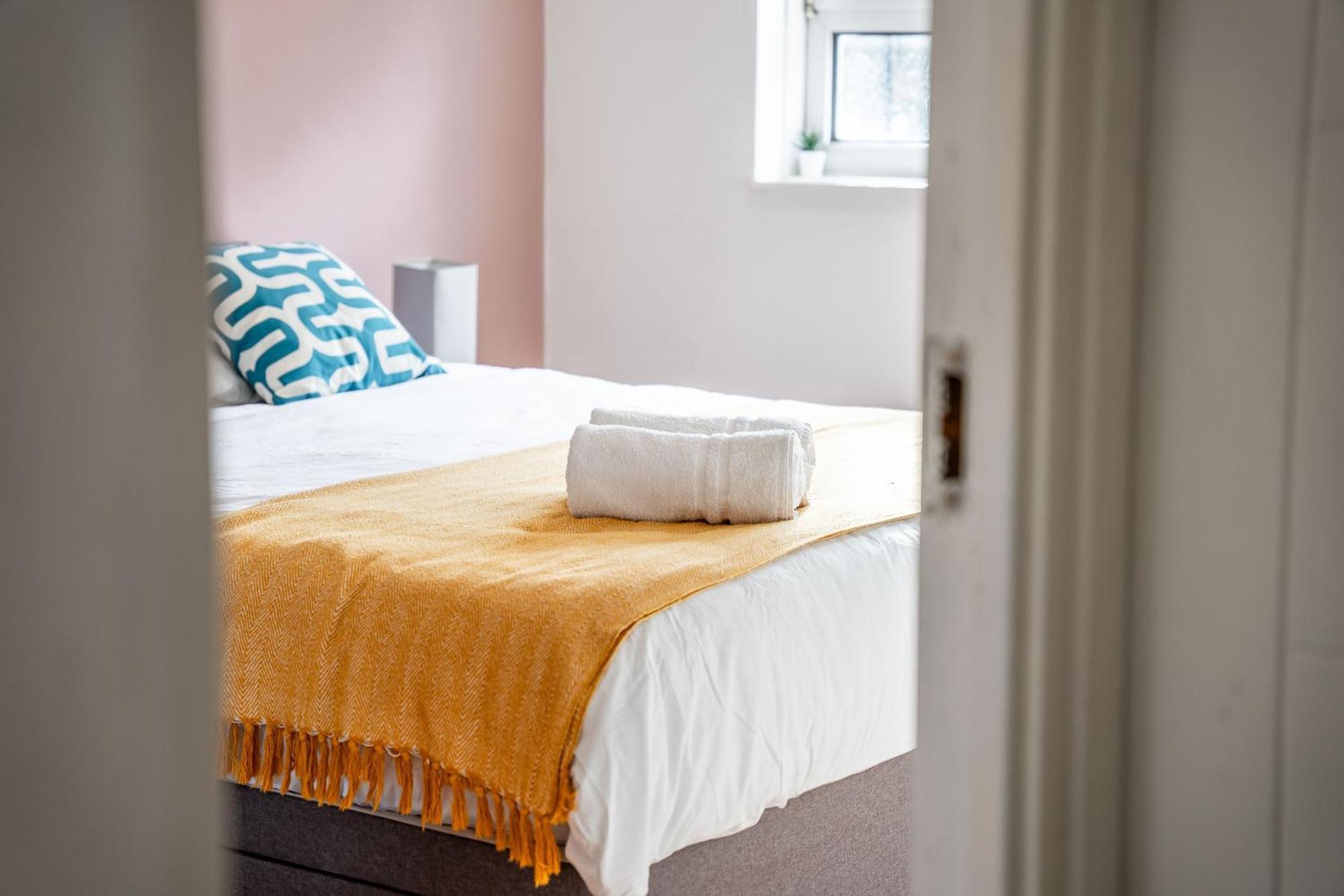 Leo's Place In Mile End 2 Double Beds, 1 Bunk Bed, Max 6, Spacious, Ideal For Families Apartment London