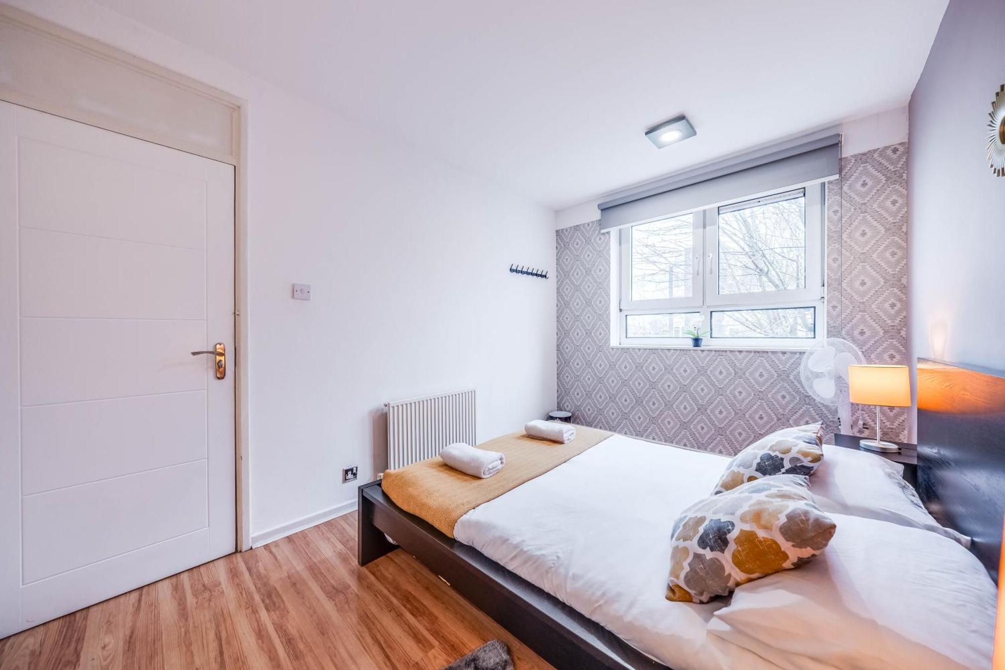 Apartment Leo's Place In Mile End 2 Double Beds, 1 Bunk Bed, Max 6, Spacious, Ideal For Families