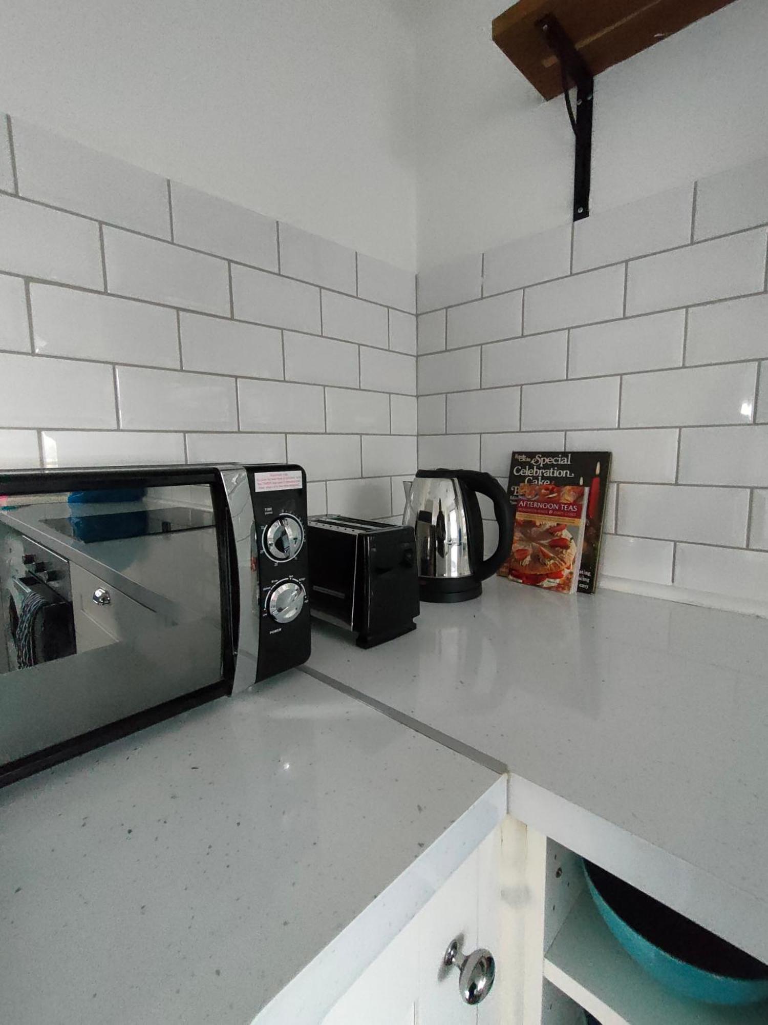 Free Parking 4 Beds Flat 15 Min Train To Victoria Bridge St Paul Cathedral London